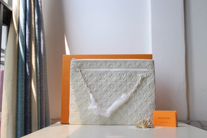 Fan Fashion Lu-Vi bags - 9046