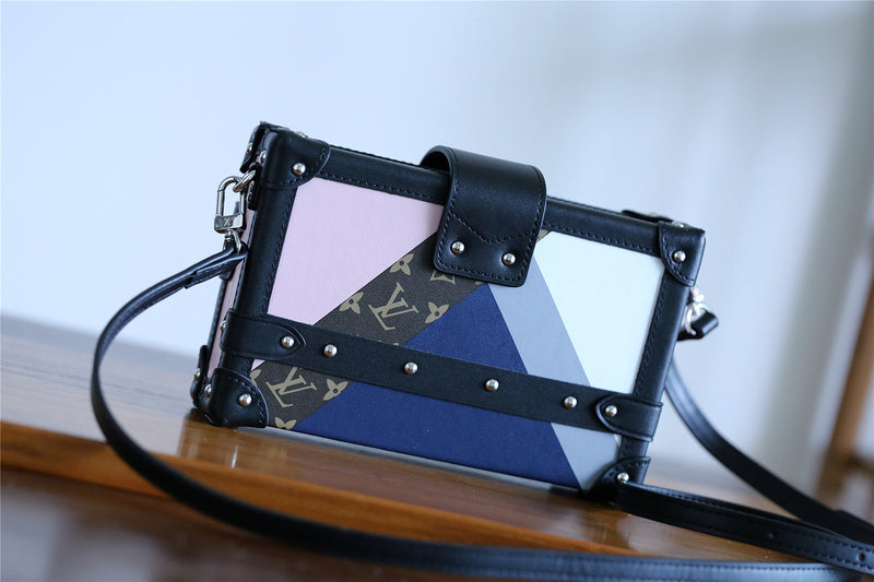 Fan Fashion Lu-Vi bags - 8224