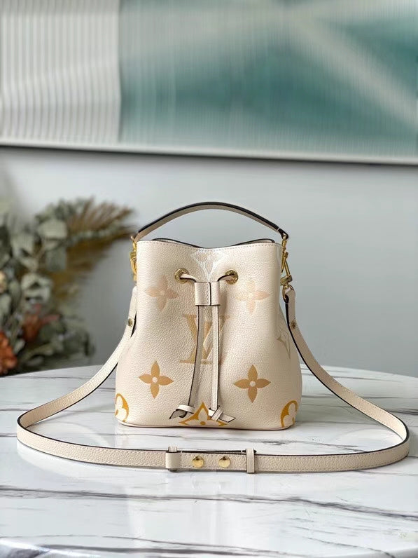 Fan Fashion Lu-Vi bags - 17576