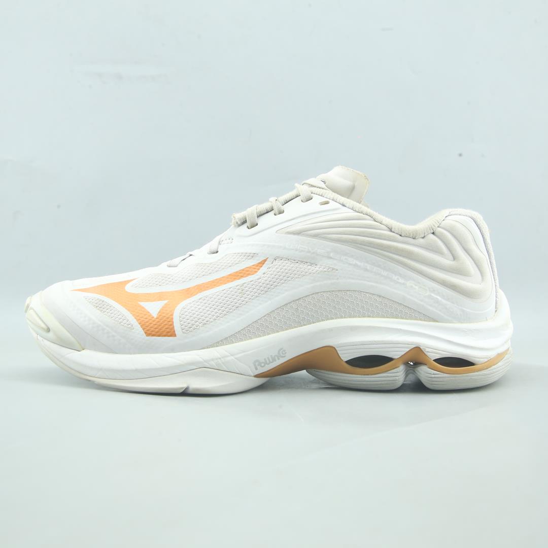 MIZUNO WAVE LIGHTNING Z6