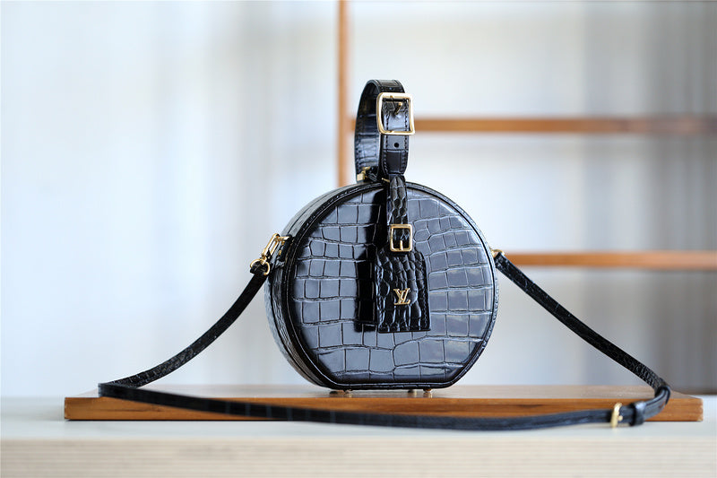 Fan Fashion Lu-Vi bags - 8325
