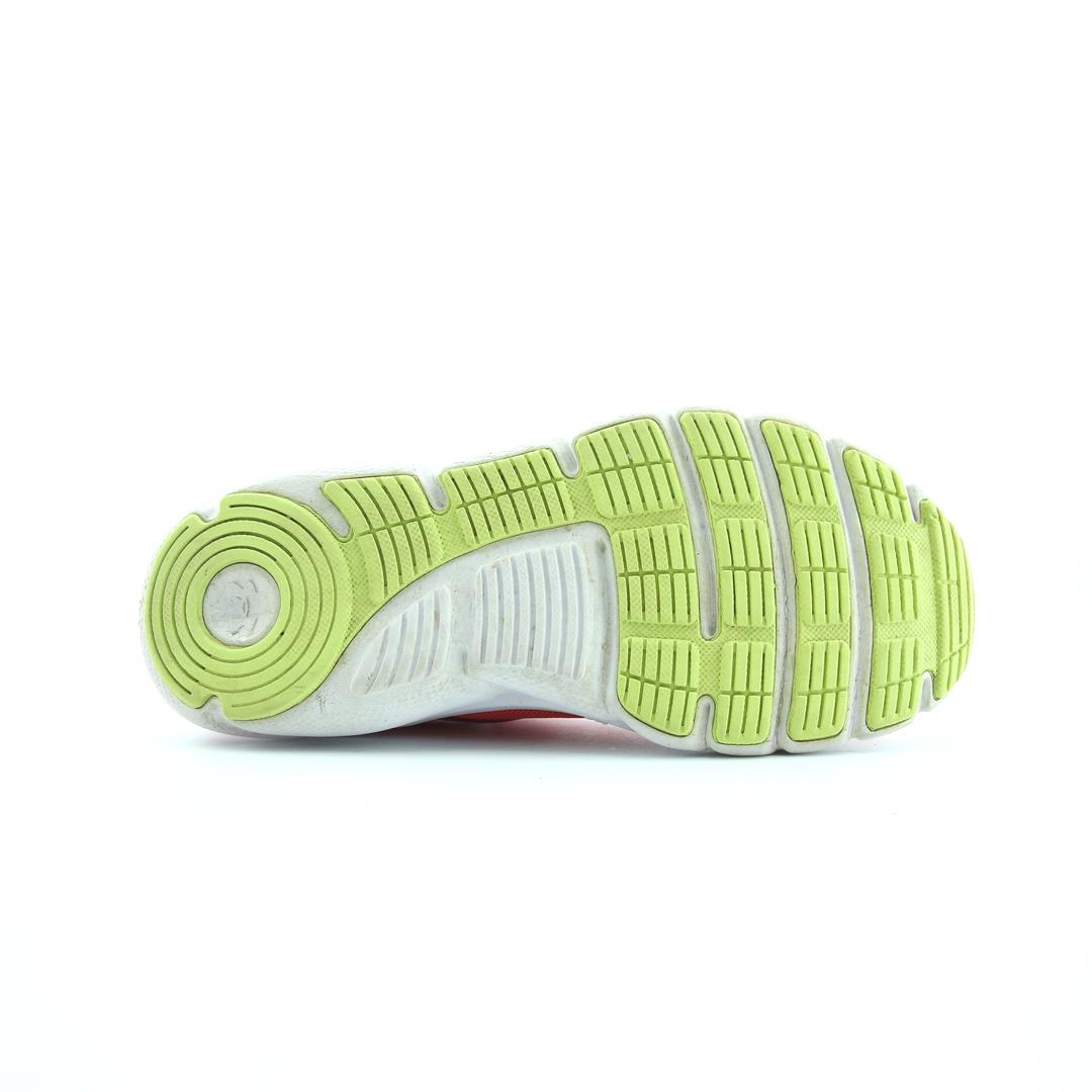 UNDER ARMOUR ASSERT 8