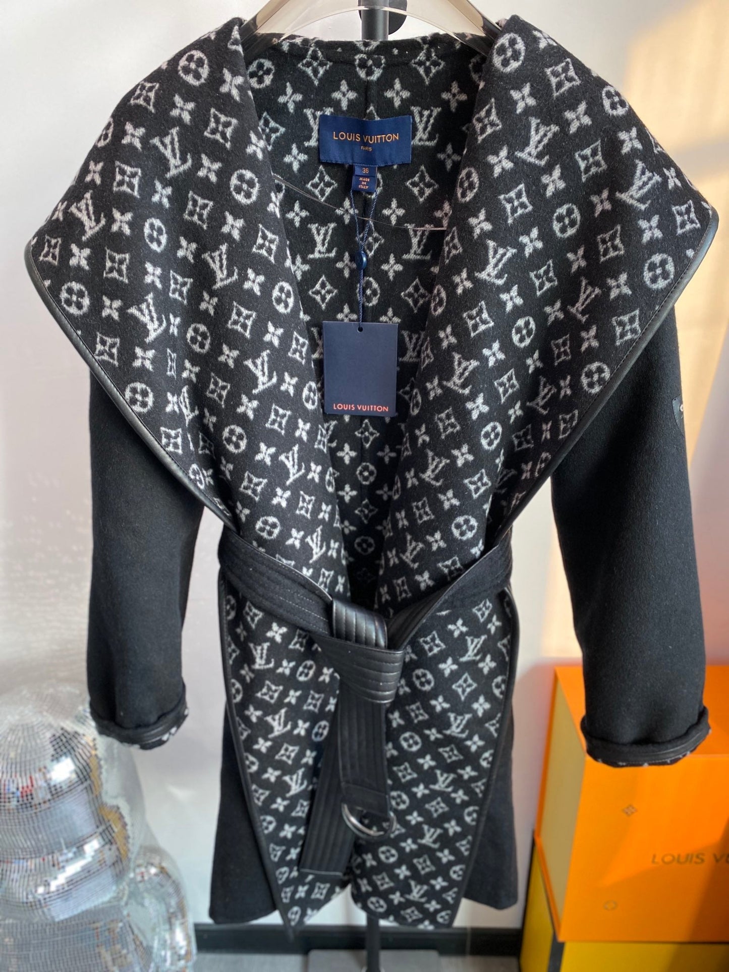 Luxury Louis Vuitton  Wrap Coat 040