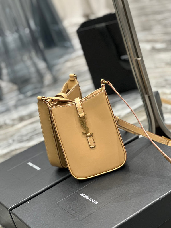 Amelia - YSL Bag - 4000