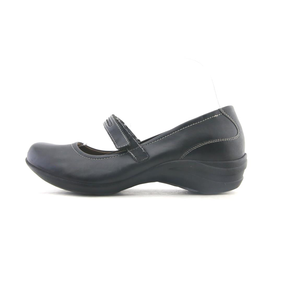 HUSH PUPPIES .
