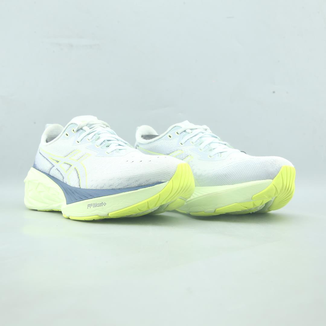 ASICS NOVABLAST 4