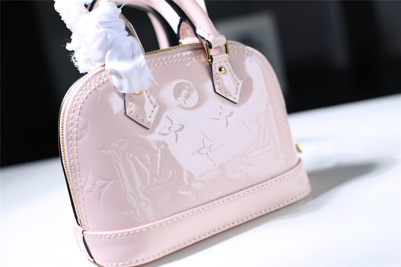 Fan Fashion Lu-Vi bags - 8300
