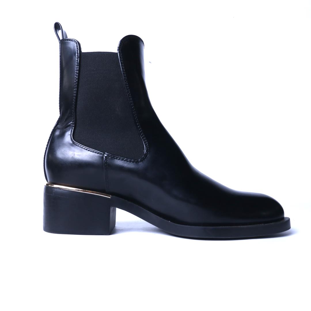 ZARA. .