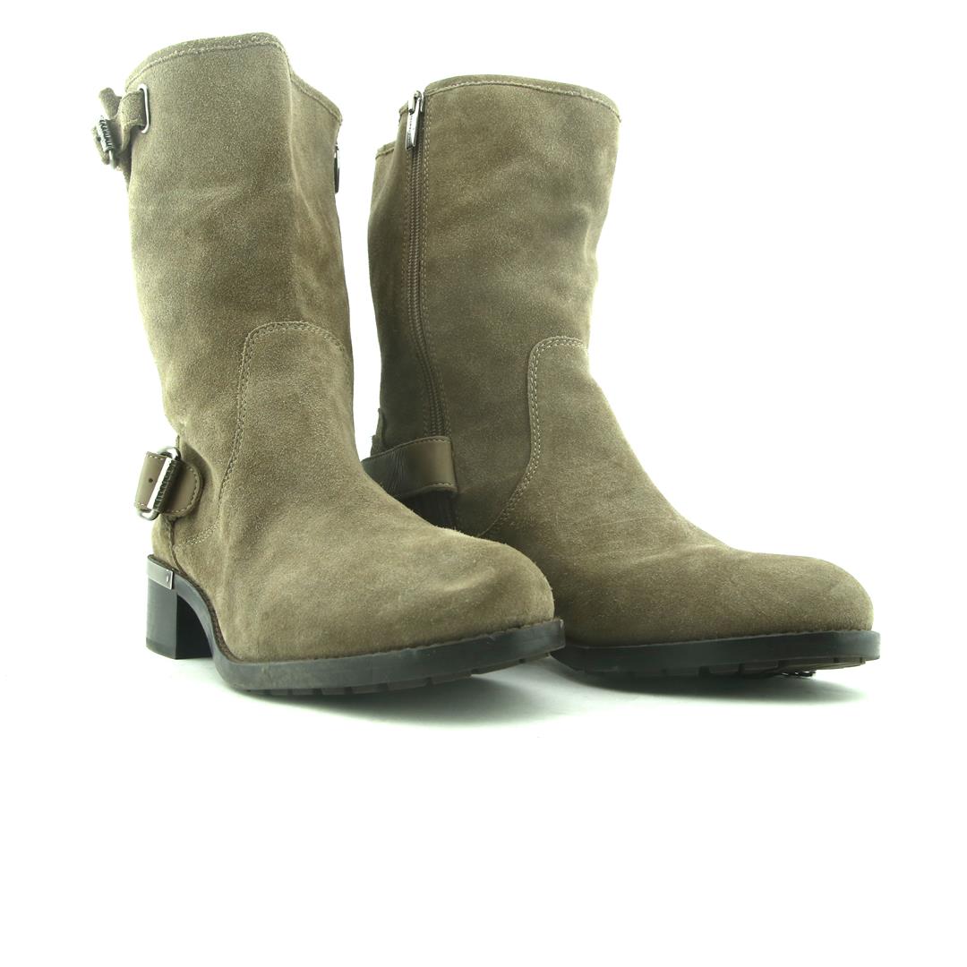 VINCE CAMUTO .