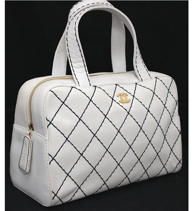 Chanel Wild Stitch Handbag White × Navy Stitch G Metal Fittings