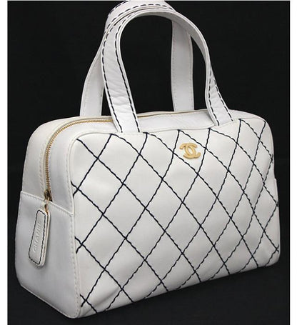 Chanel Wild Stitch Handbag White × Navy Stitch G Metal Fittings