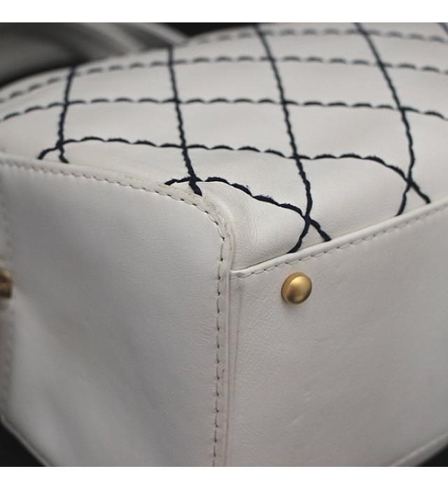 Chanel Wild Stitch Handbag White × Navy Stitch G Metal Fittings