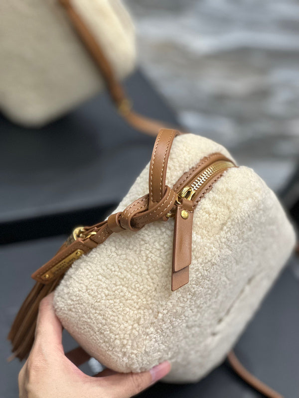 Amelia - YSL Bag - 3902
