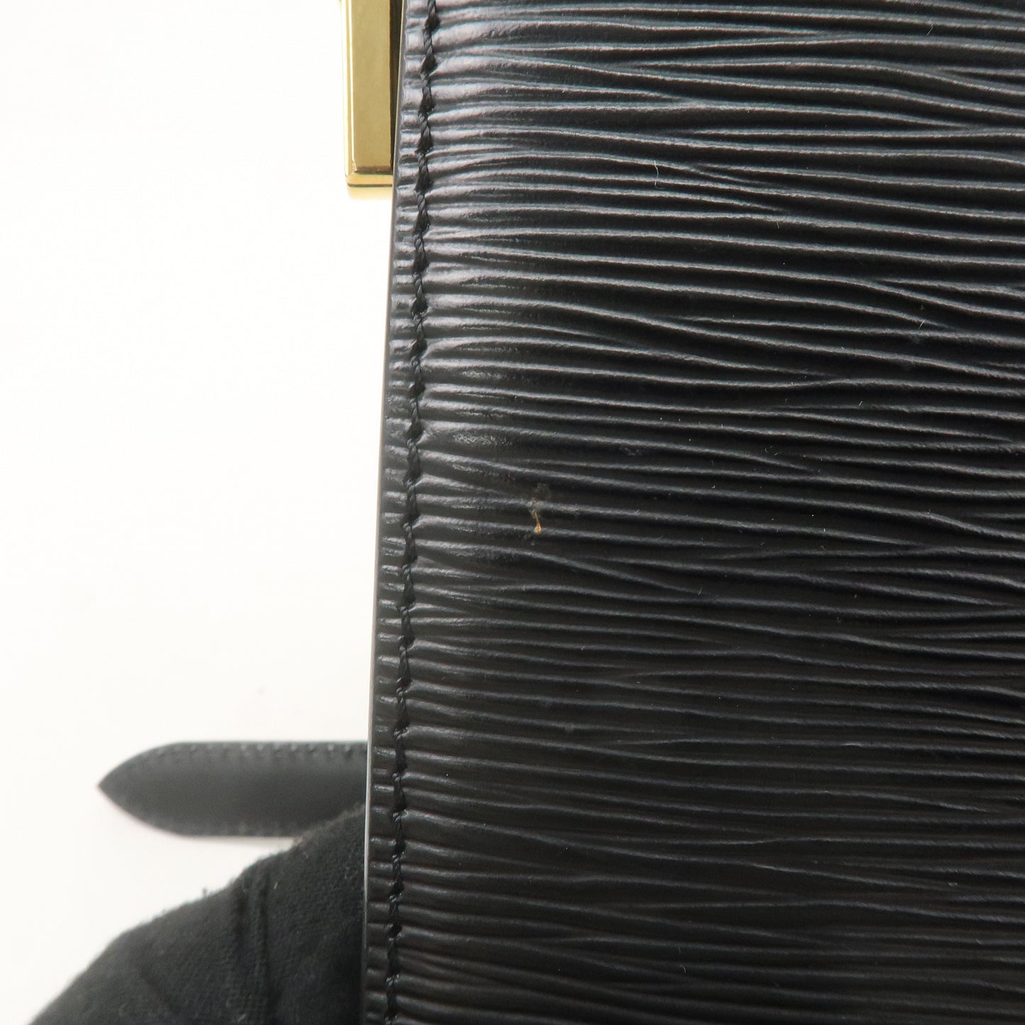 Louis Vuitton Epi Capucines Shoulder Bag Noir Black M52342