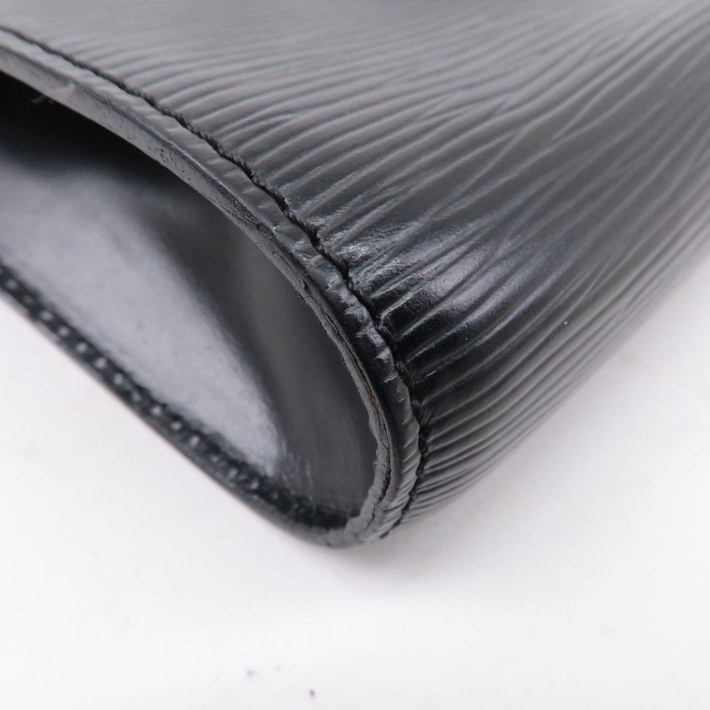 Louis Vuitton Epi Leather Chaillot Clutch Bag Black Noir M52542