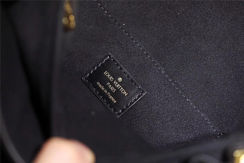 Fan Fashion Lu-Vi bags - 8127