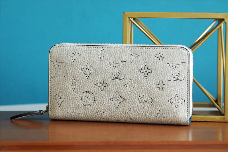 Fan Fashion Lu-Vi bags - 8985