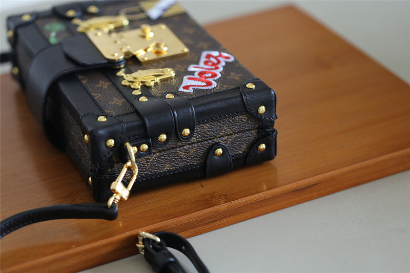 Fan Fashion Lu-Vi bags - 8215