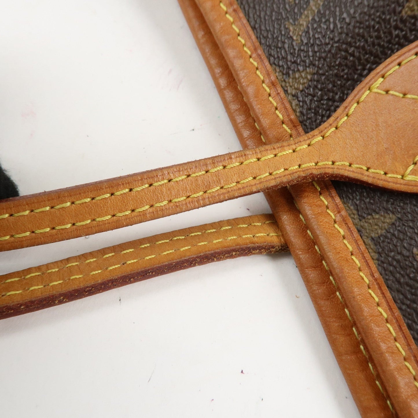 Louis Vuitton Monogram Neverfull MM Tote Bag Fuchisia M40996