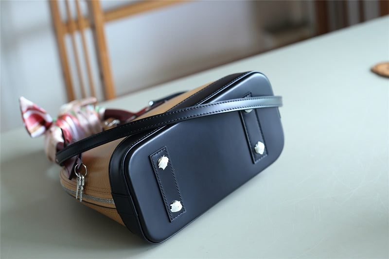 Fan Fashion Lu-Vi bags - 8263