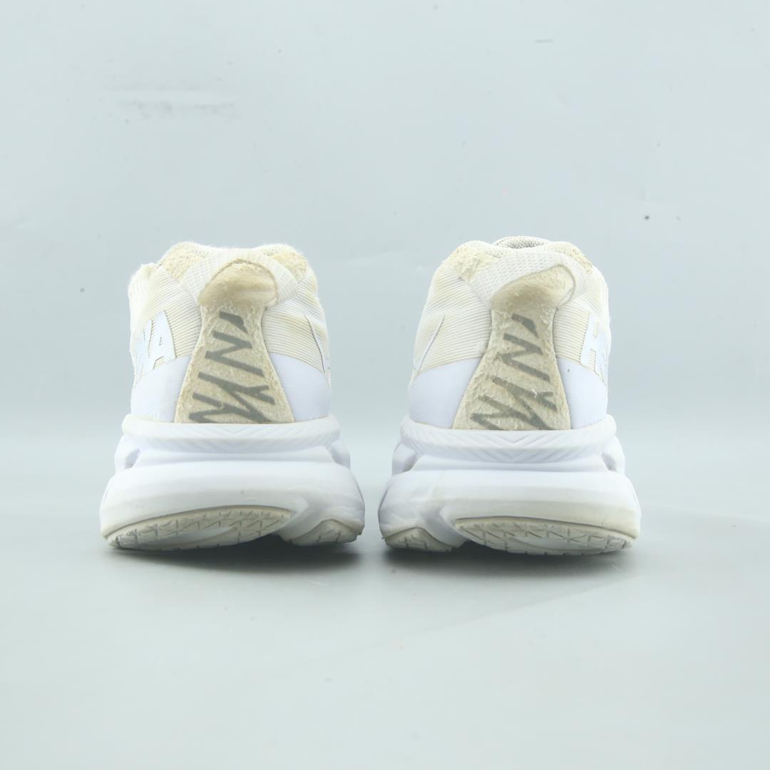 HOKA ONE ONE CLIFTON 6