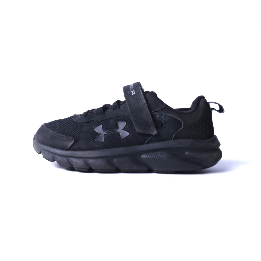 UNDER ARMOUR ASSERT 9