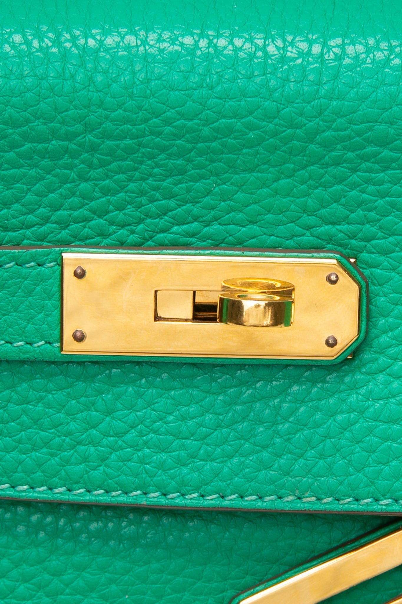 HERMES Menthe Green Kelly 32 Clemence Leather with Gold Hardware