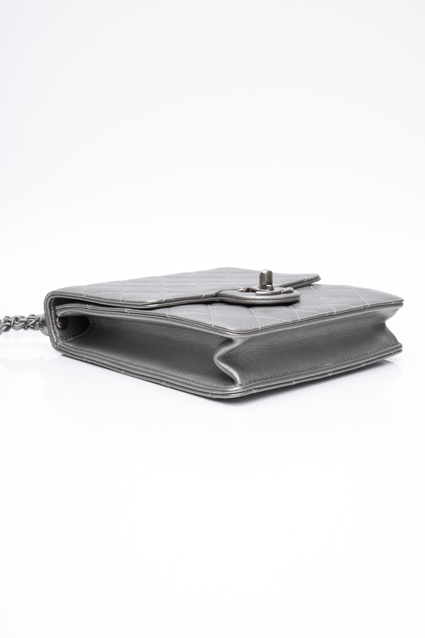 CHANEL Silver Metallic Goatskin Quilted Chic Pearls Flap Bag