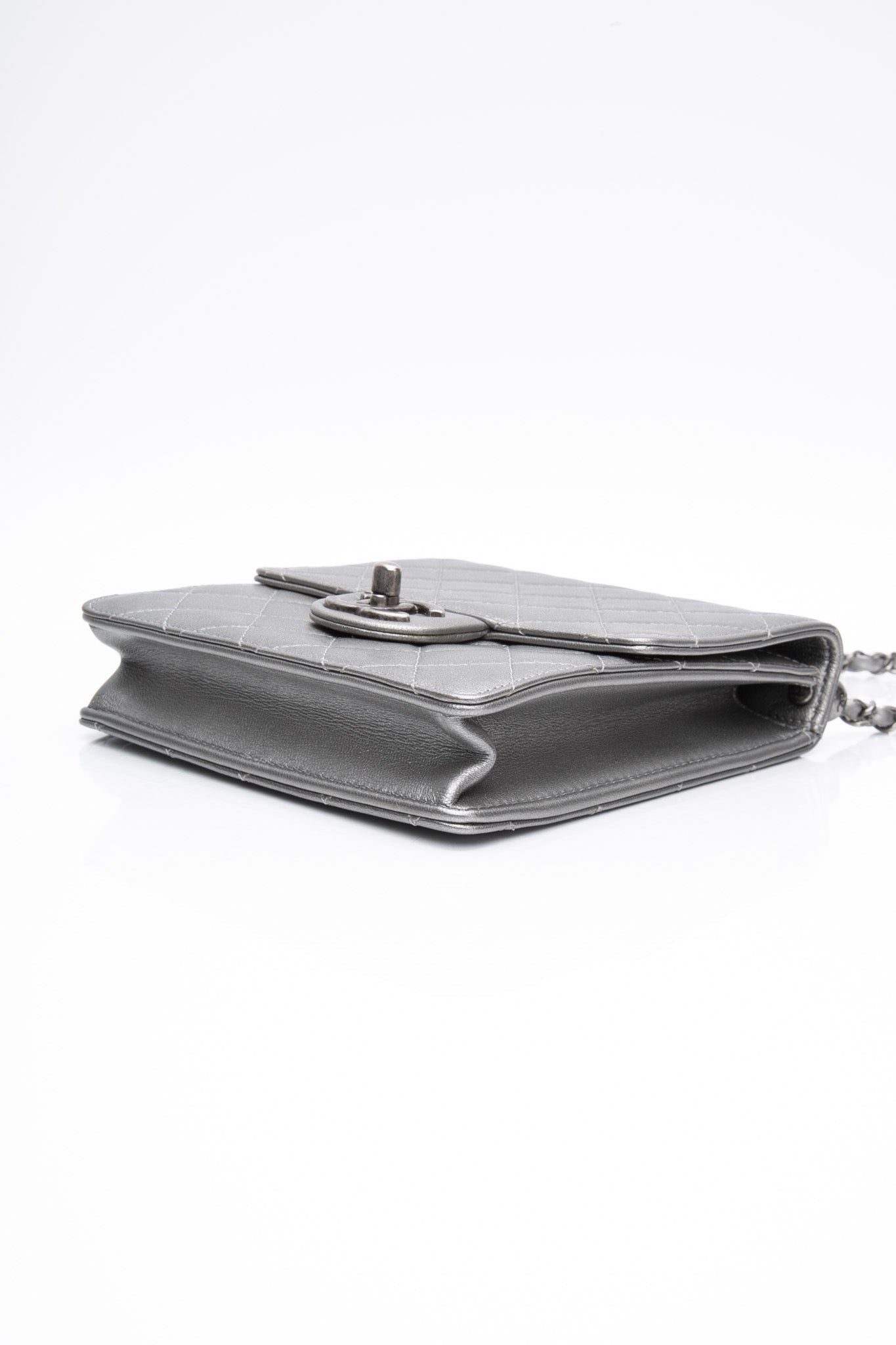 CHANEL Silver Metallic Goatskin Quilted Chic Pearls Flap Bag