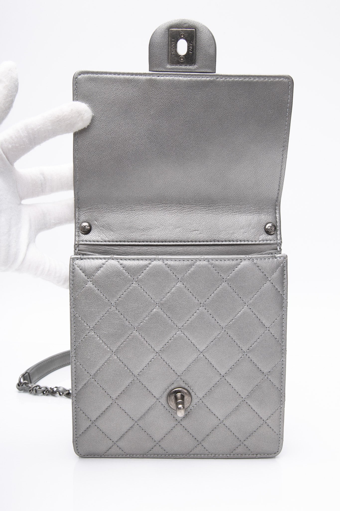 CHANEL Silver Metallic Goatskin Quilted Chic Pearls Flap Bag