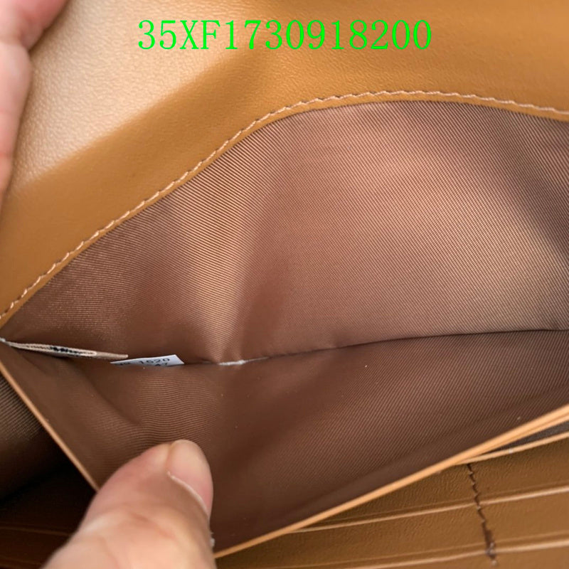 Amelia - CAH Wallet - 086