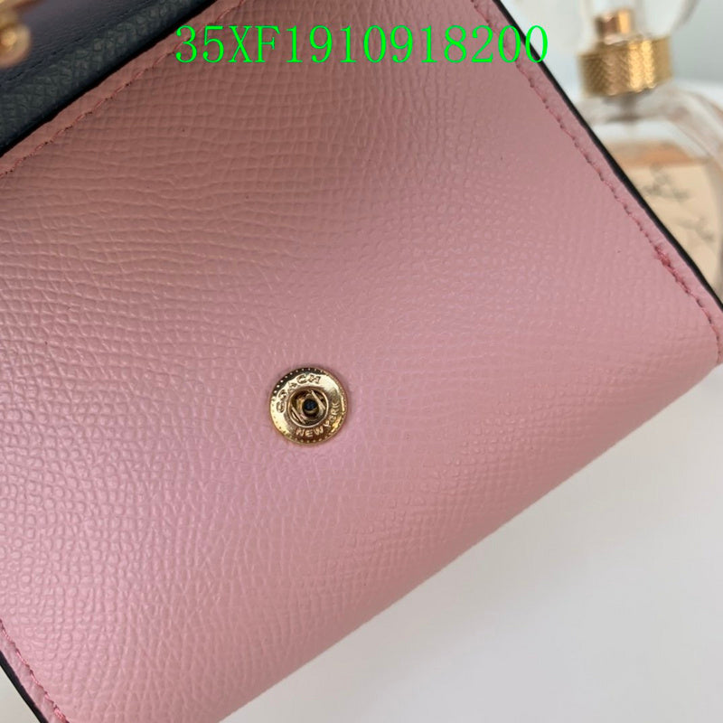 Amelia - CAH Wallet - 070