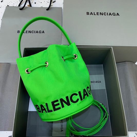 BLN-Ciaga Le Cagole Medium Bucket Bag In Green, For Women,  Bags 11.8in/30Amelia