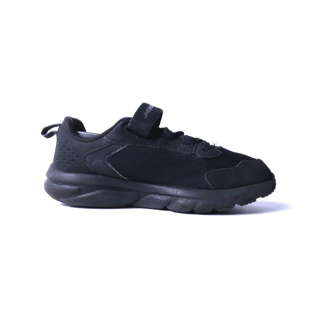 UNDER ARMOUR ASSERT 9