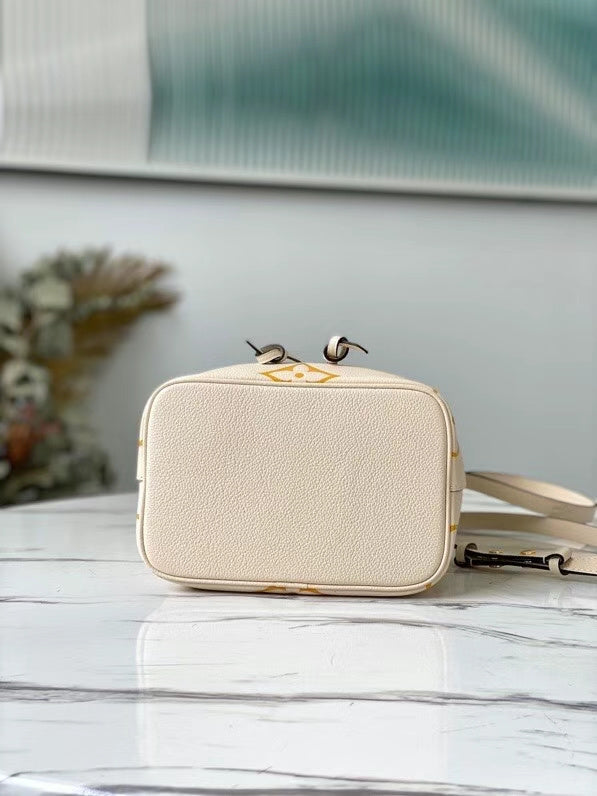 Fan Fashion Lu-Vi bags - 17576