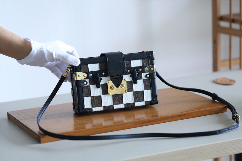 Fan Fashion Lu-Vi bags - 8221