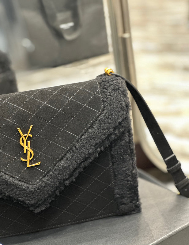 Amelia - YSL Bag - 3931