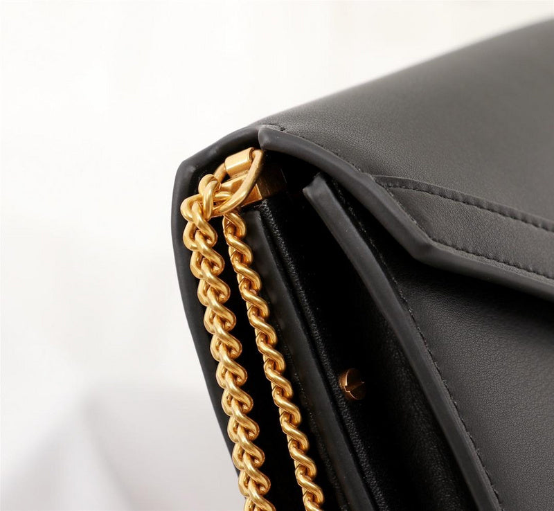 Amelia - YSL Bag - 2828