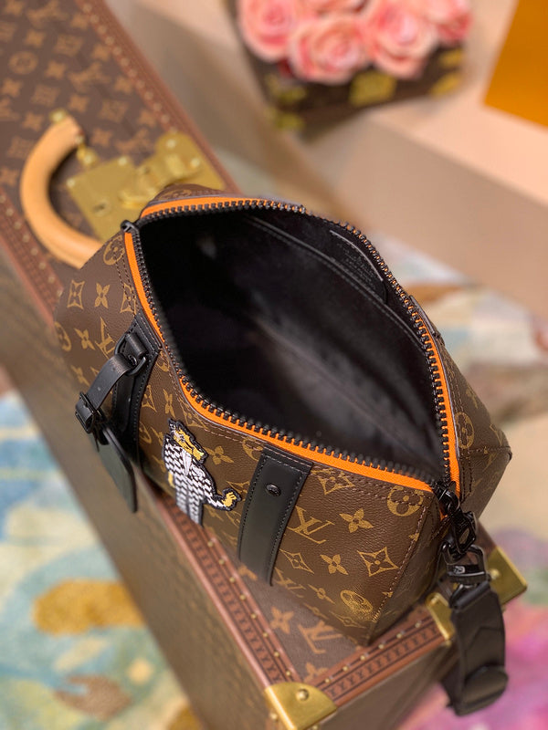 Fan Fashion Lu-Vi bags - 17040