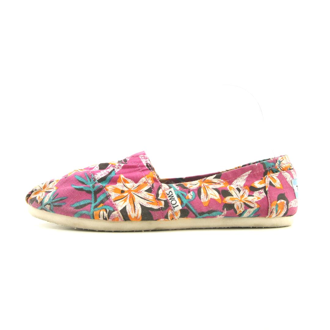 TOMS .