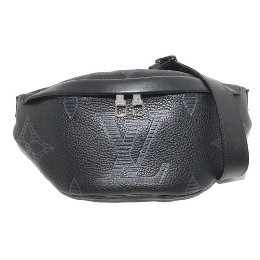 Louis Vuitton Discovery Bumback Monogram Giant
