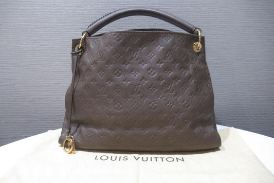 Louis Vuitton Monogram Artsy MM Handbag