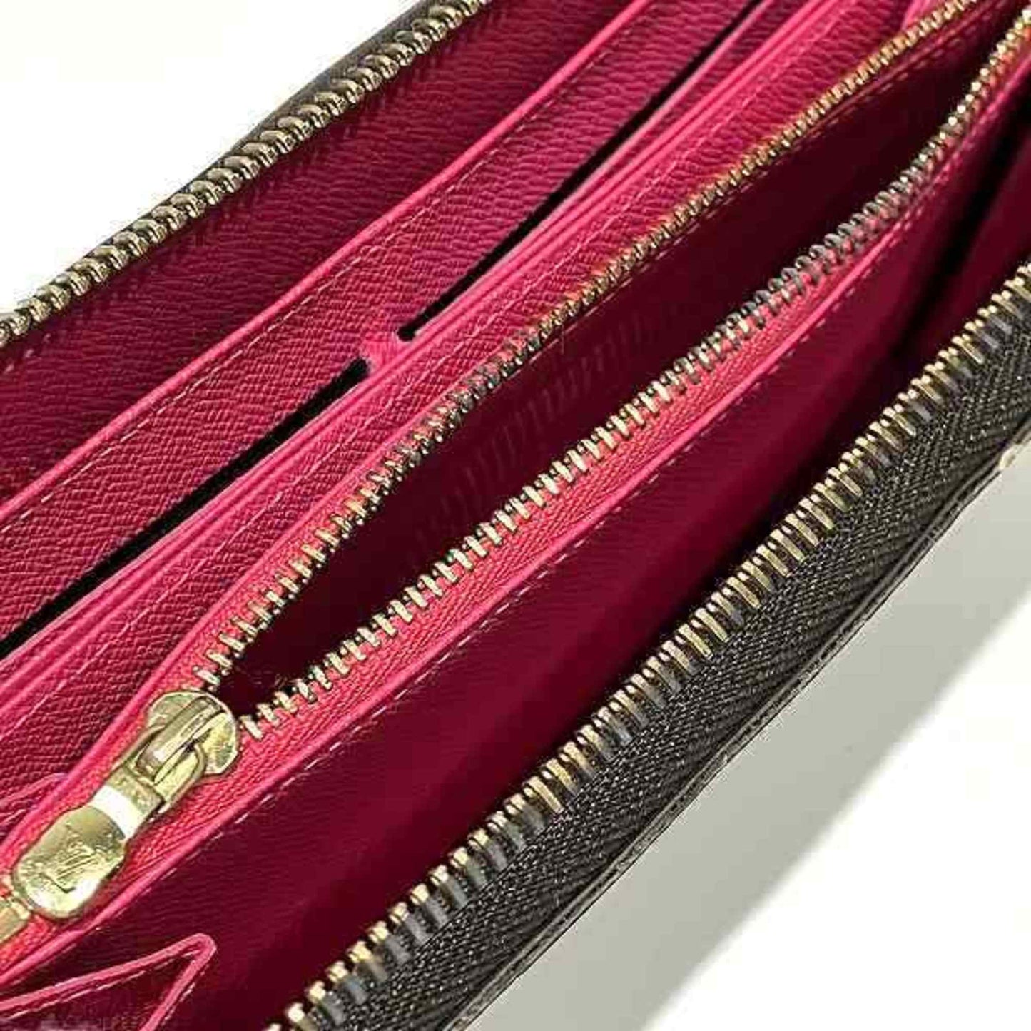 LOUIS VUITTON Zippy wallet