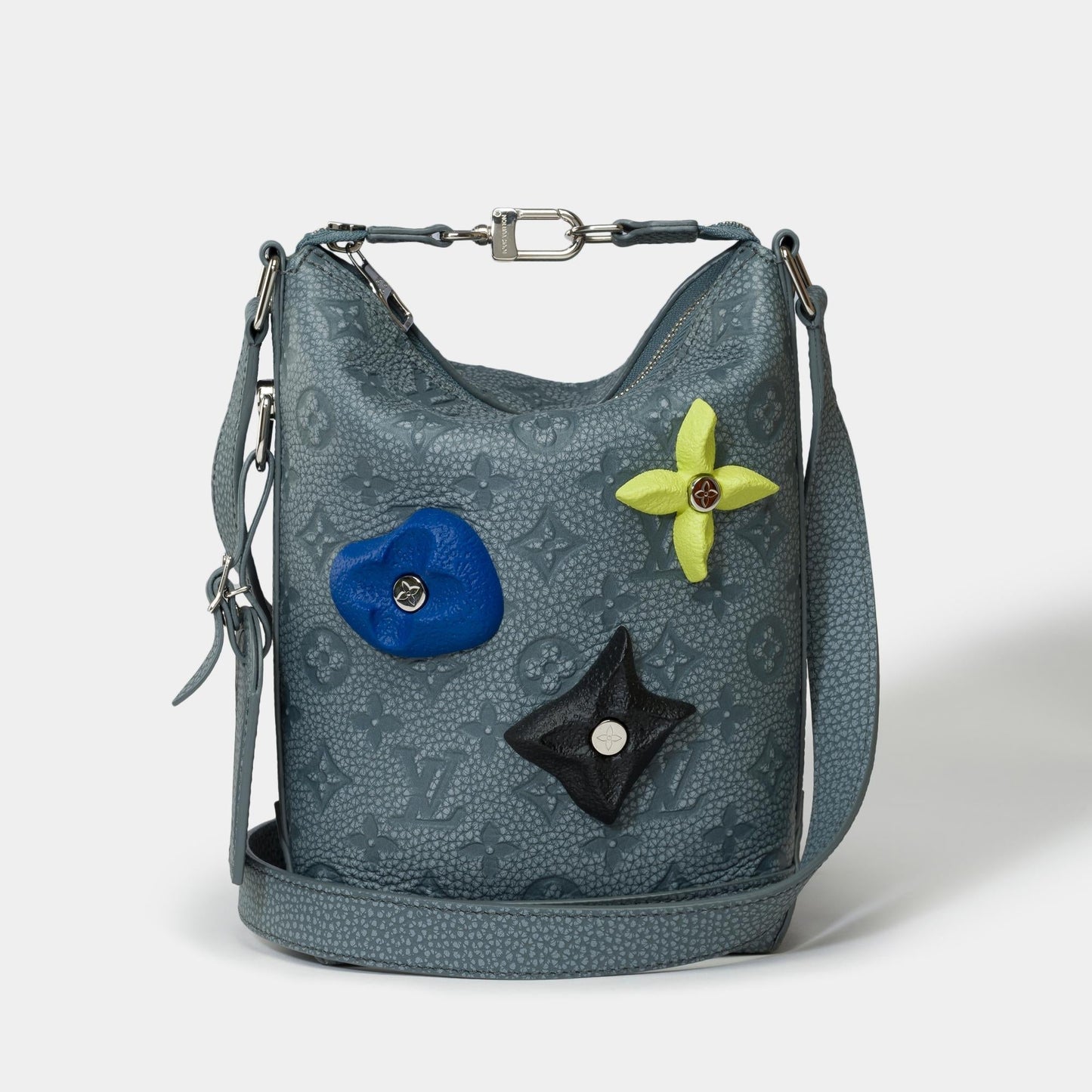 LOUIS VUITTON Virgil Abloh Fall-Winter 2022 Hobo Cruiser in grey leather, SHW