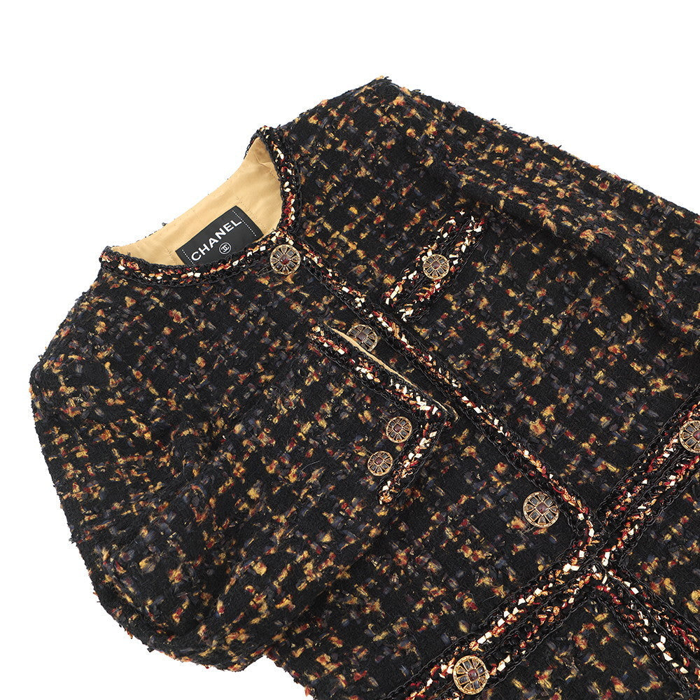CHANEL Tweed 4-pocket collarless jacket and skirt set with Gripoa buttons Size Jacket36/Skirt38 Black/Yellow/Navy/Bordeaux/GoldP61915V47013 Cotton44% Polyamide31% Silk12% Acetate9% Mohair 4%