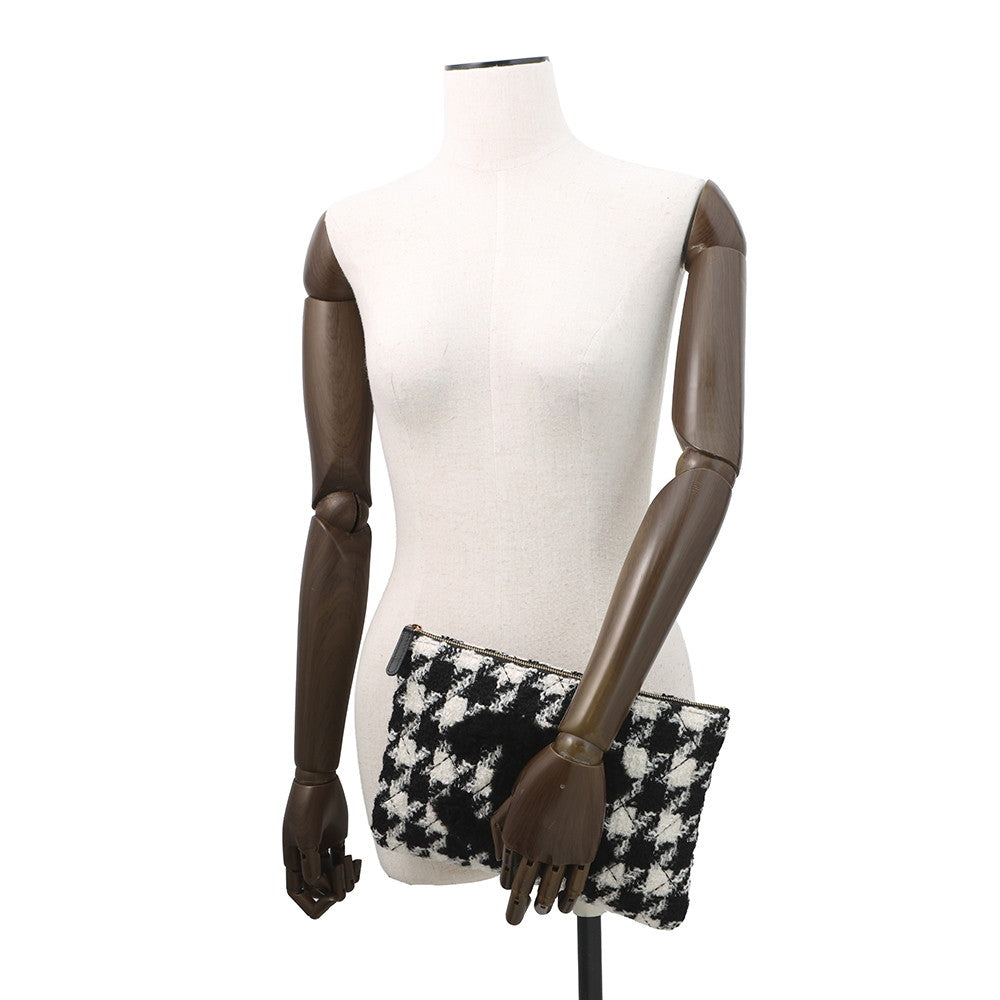 CHANEL CC Logo Clutch Bag Black/White Tweed
