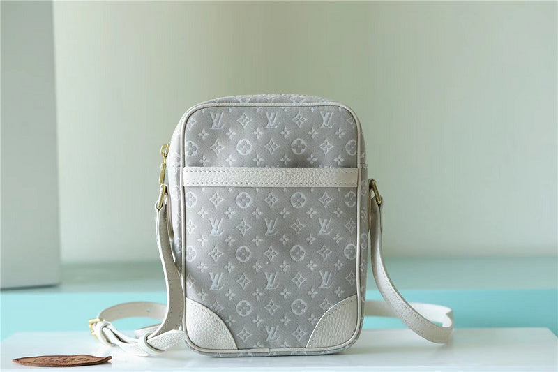 Fan Fashion Lu-Vi bags - 9895