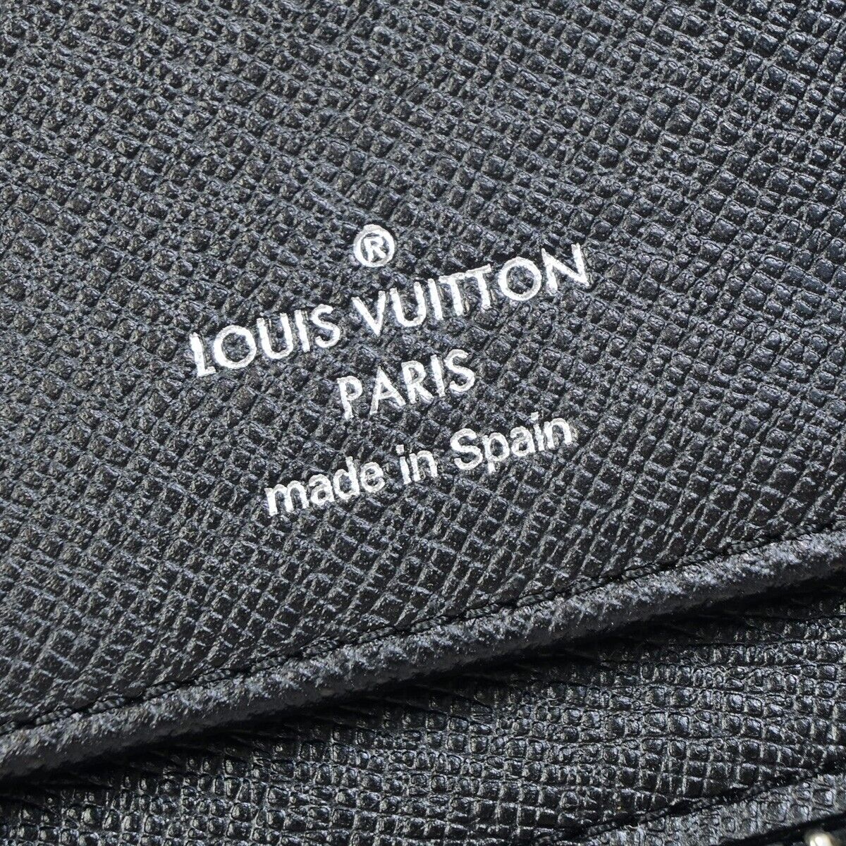 LOUIS VUITTON Zippy Wallet Vertical