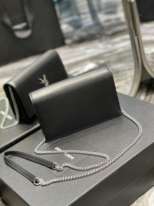 Amelia - YSL Bag - 1939