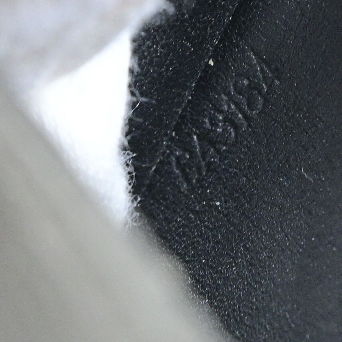 LOUIS VUITTON Zippy Wallet Vertical